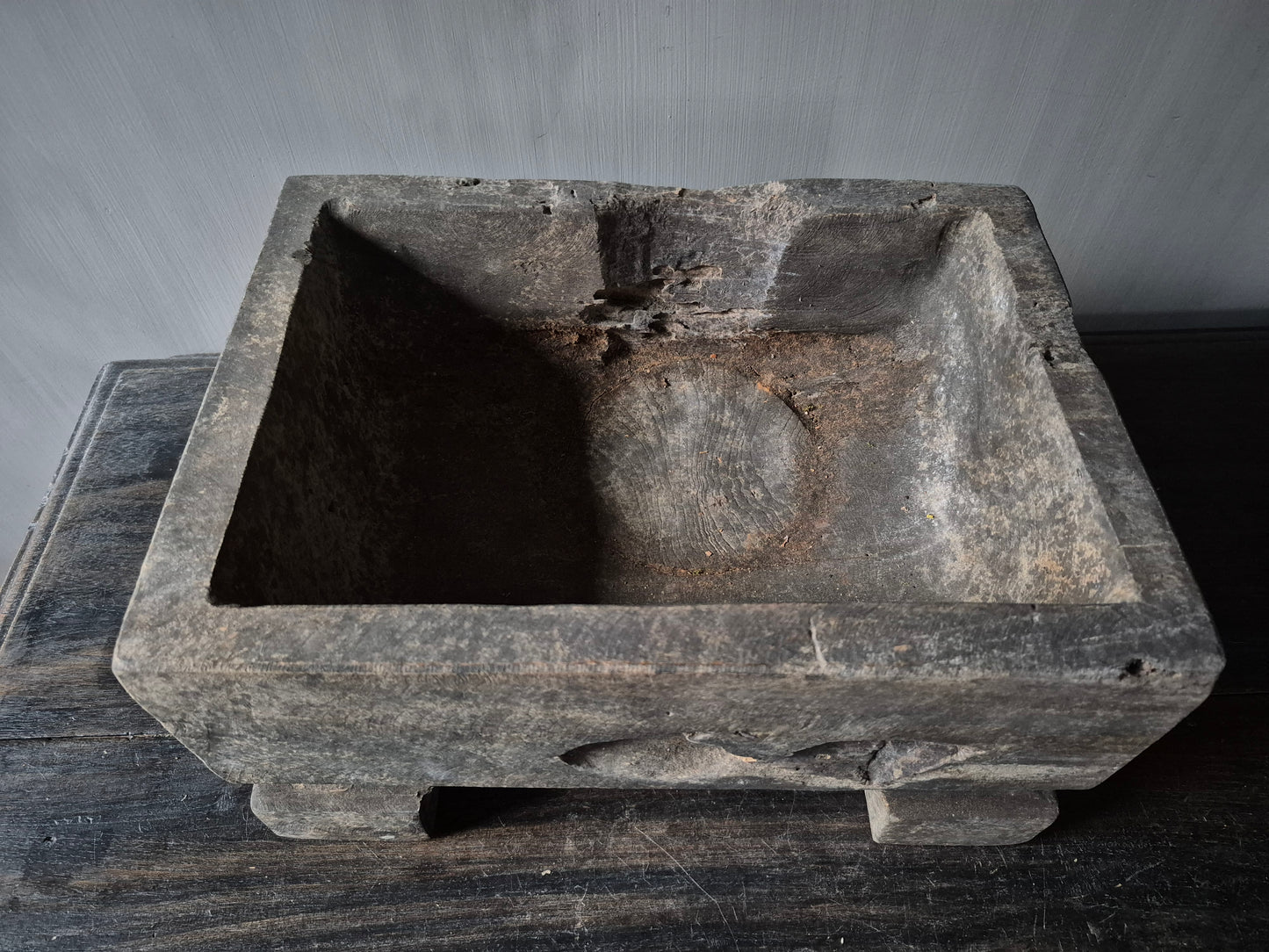 Vergrijsde langwerpige bak Coan op pootjes | Luksa