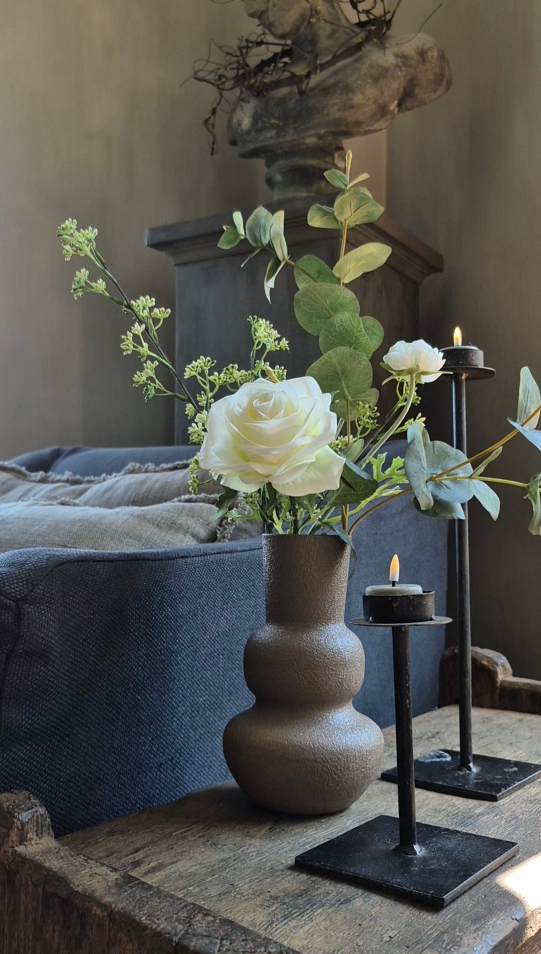 Kunstbloemen wit groen gebonden