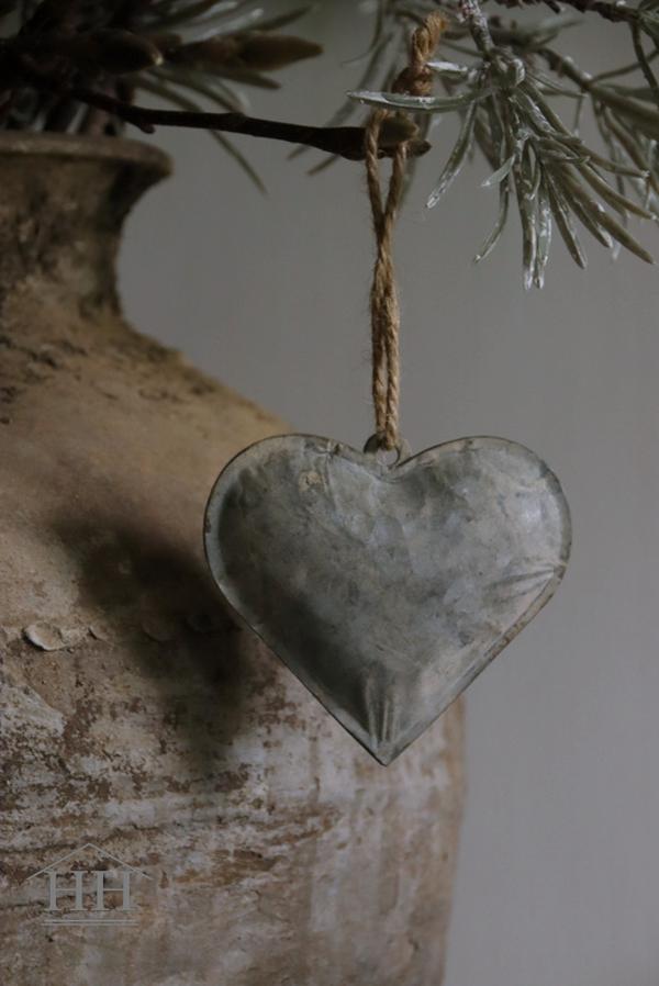 Gray metal heart 10 cm