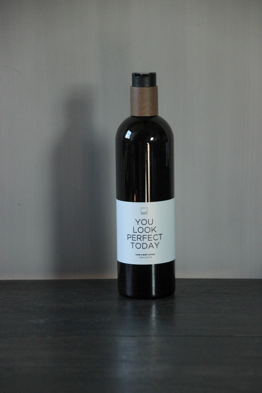 Hand & body lotion met de tekst ‘You look perfect today’