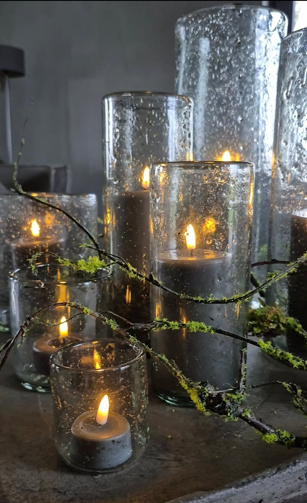 Smal/hoog Transparant windlicht met metalen schilfers 16/42cm