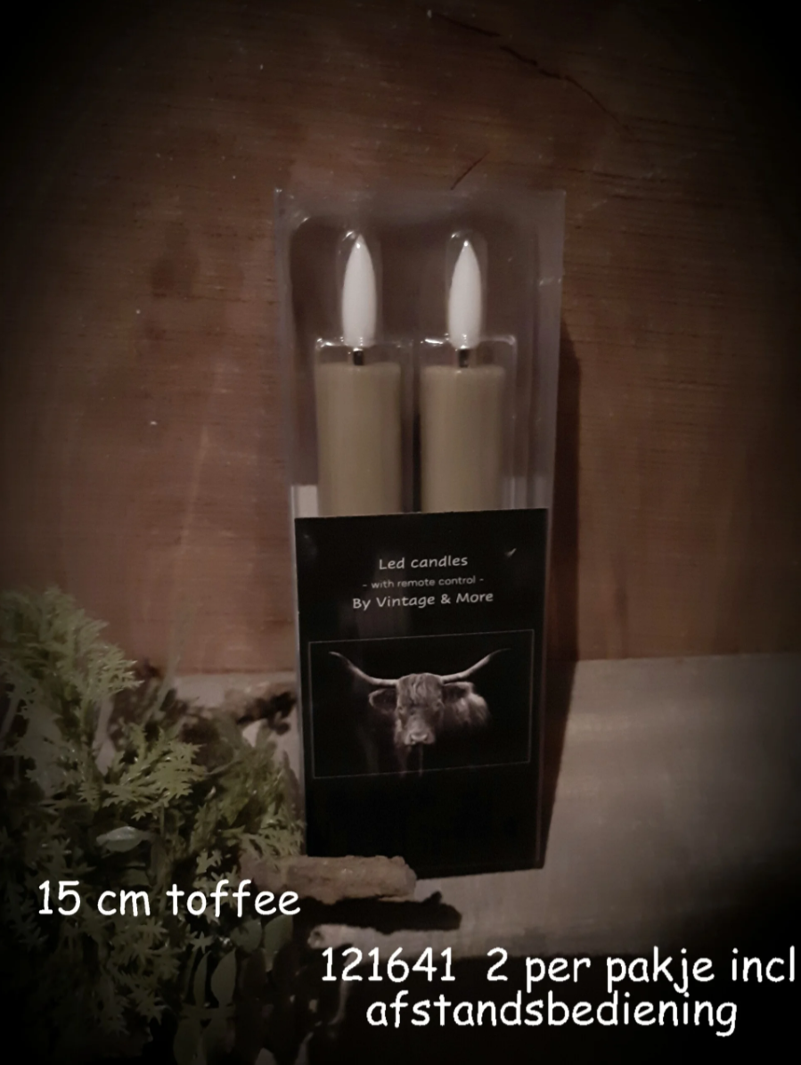 LED-dinerkaarsen van vintage en more toffee in verpakking