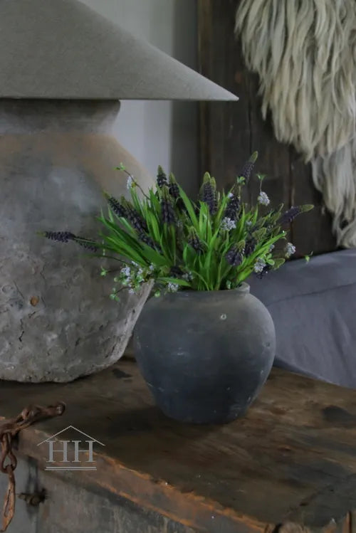 Kunstboeket met aubergine druifjes