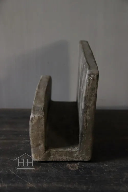 Betonnen boekensteun Hillary'sHome