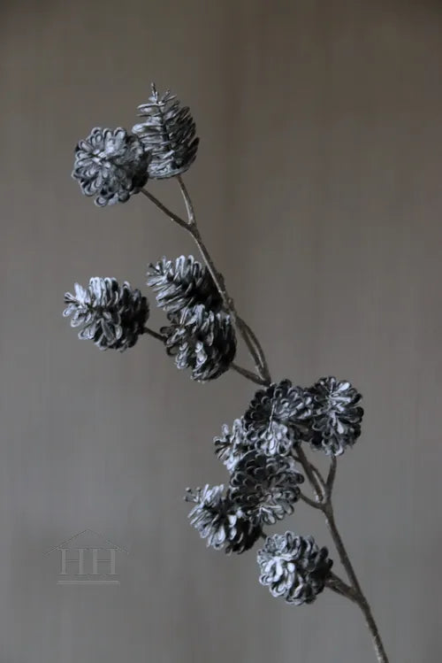 Kunsttak dennenappels zwart/wit 70cm