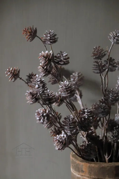 Kunsttak met dennenappels 35cm