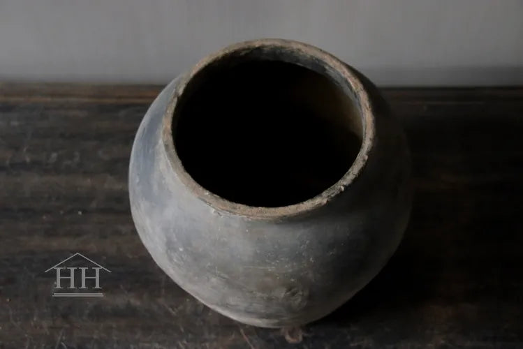 Gray terracotta jug (A2)
