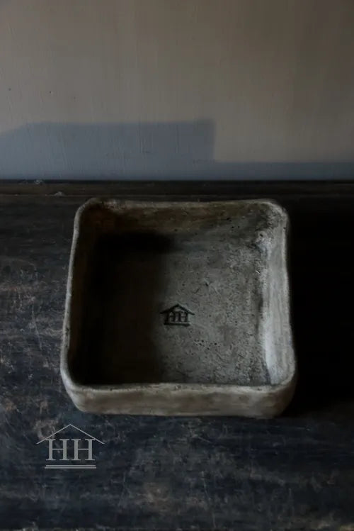 Betonnen bak vierkant M eigen label Hillary'sHome