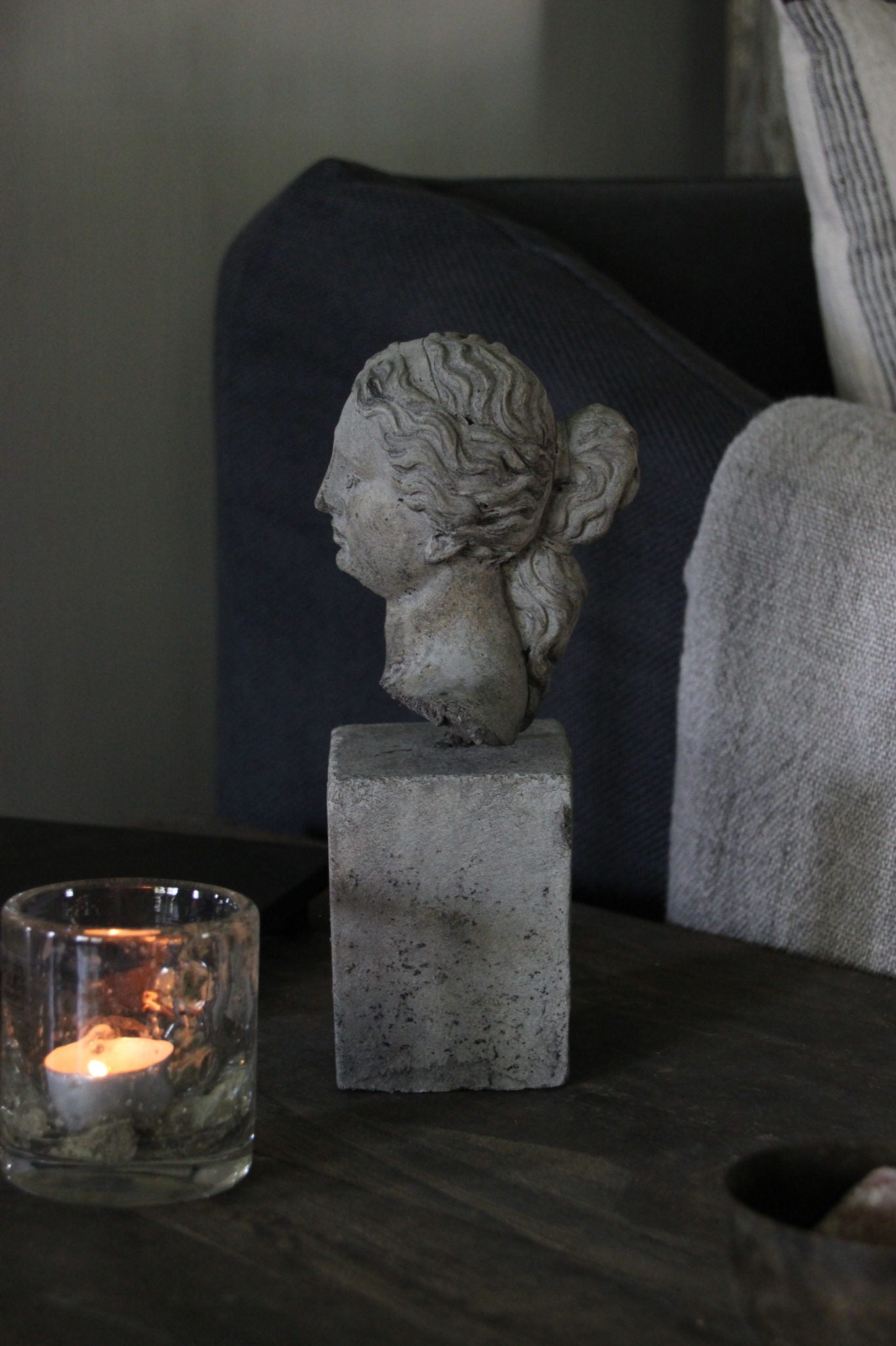 Beeld Venere op beton