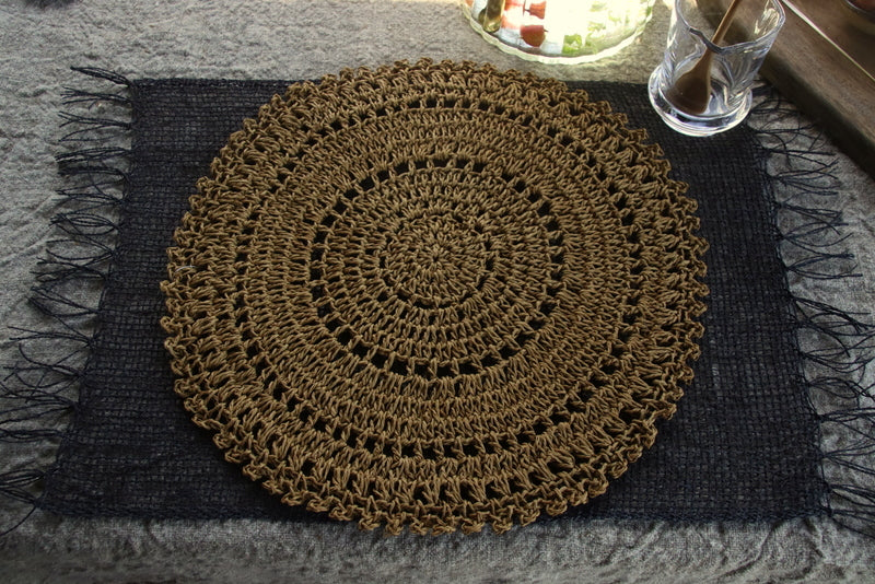 Ronde opengewerkte placemat camel