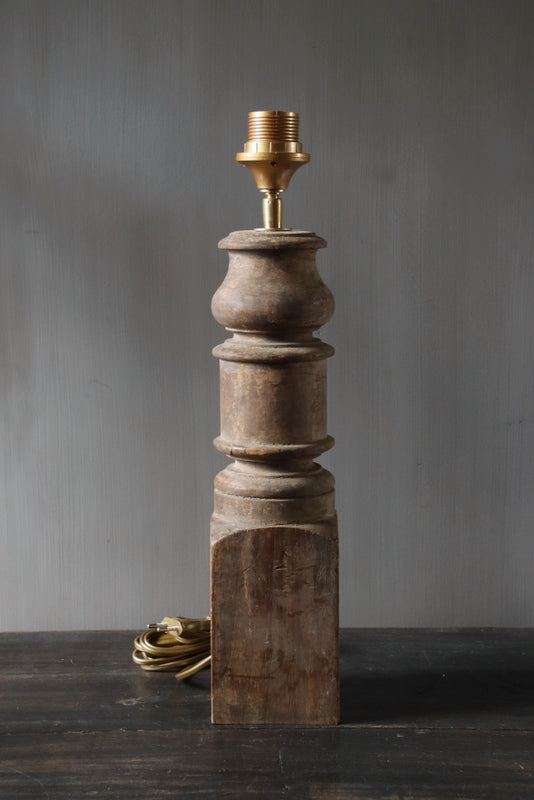 Houten balusterlamp Aura Peeperkorn