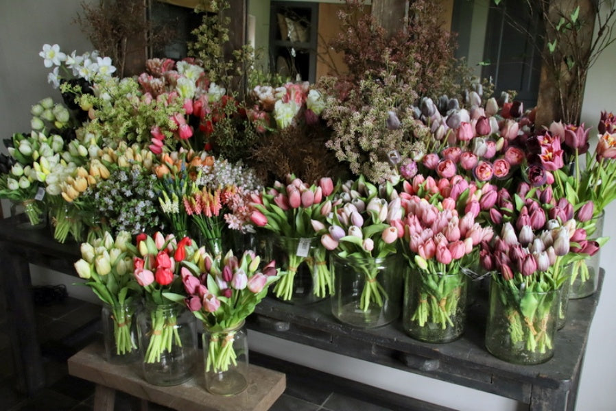 Kunst tulpen en bloemen voor in het voorjaar voor in huis