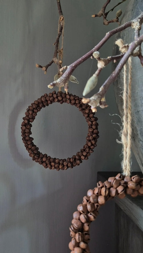 Roestige belletjes krans - 14 cm