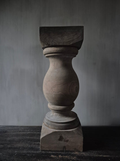 Baluster Beau M Aura Peeperkorn