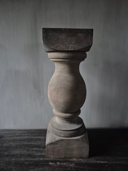 Baluster Beau M Aura Peeperkorn