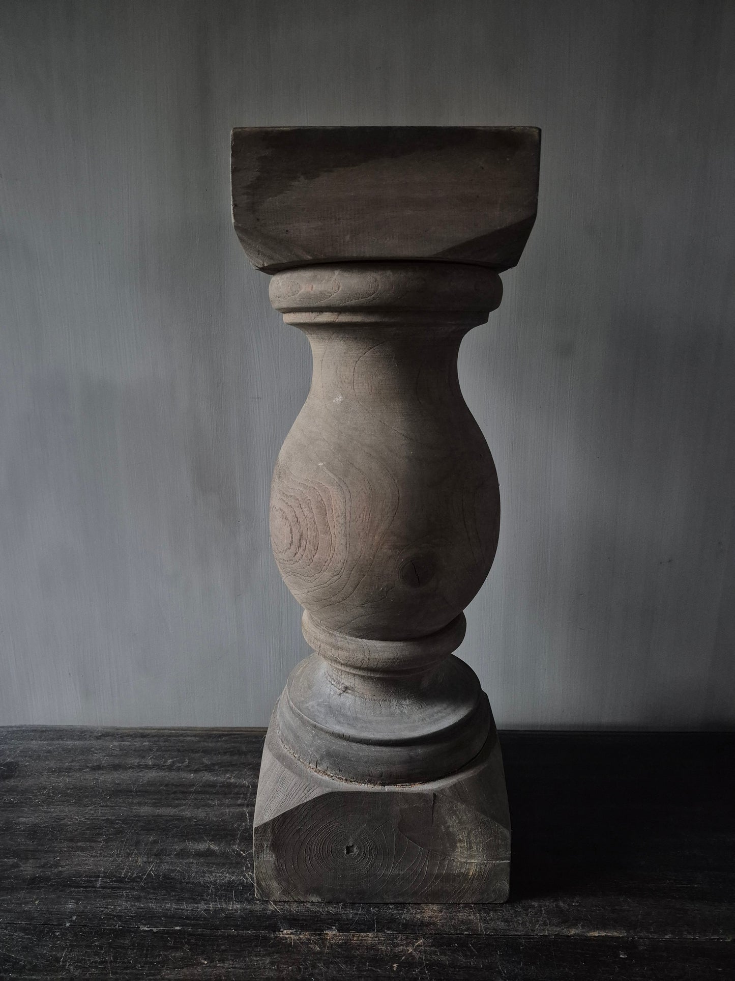 Baluster Beau M Aura Peeperkorn