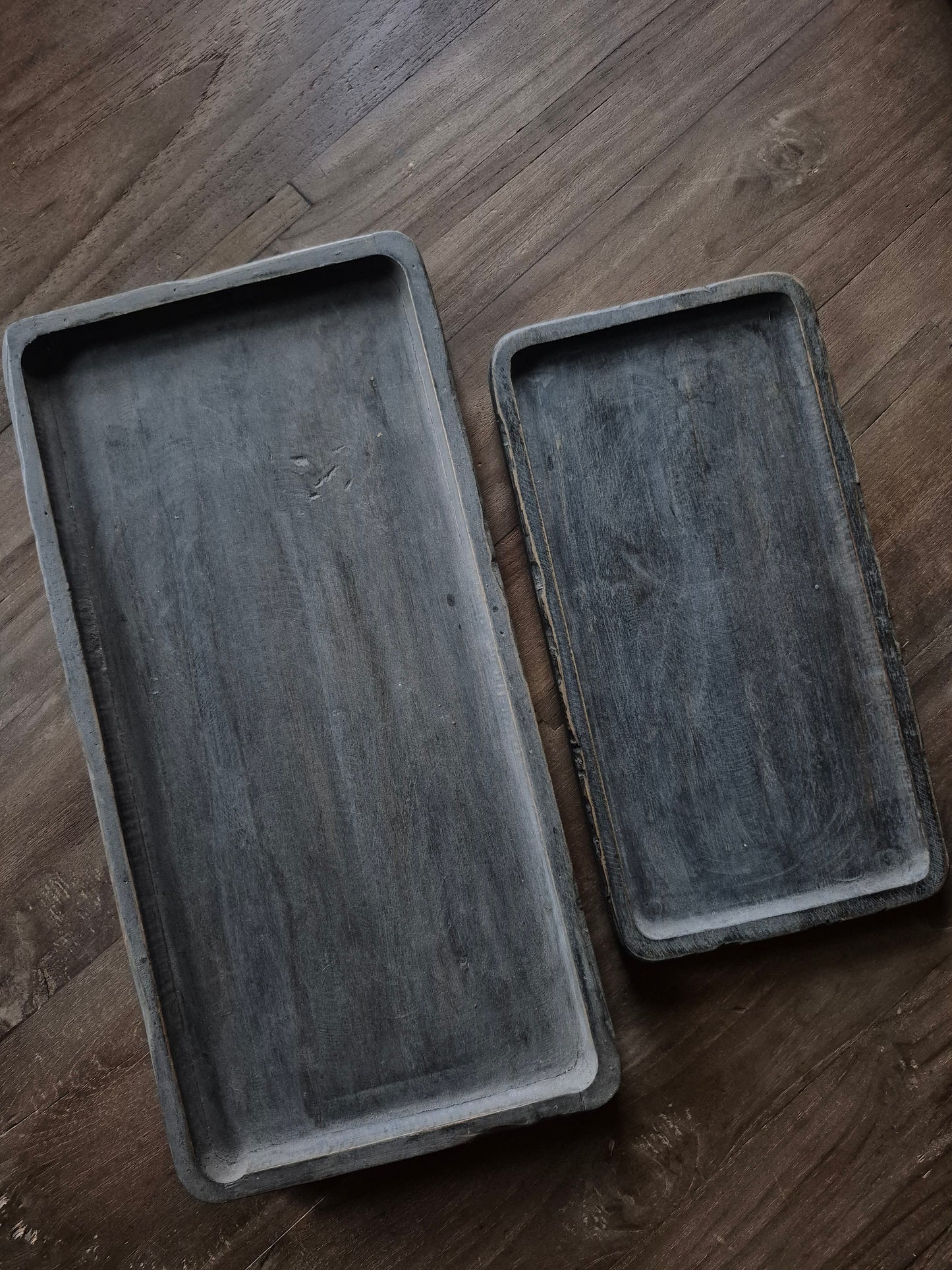 Set vergrijsde dienbladen