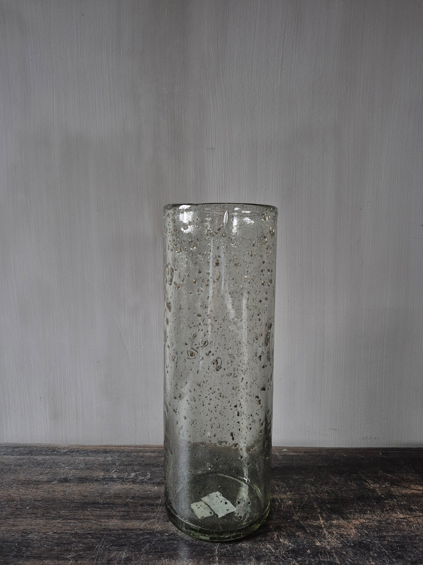 Smal/hoog Transparant windlicht met metalen schilfers 10/29cm