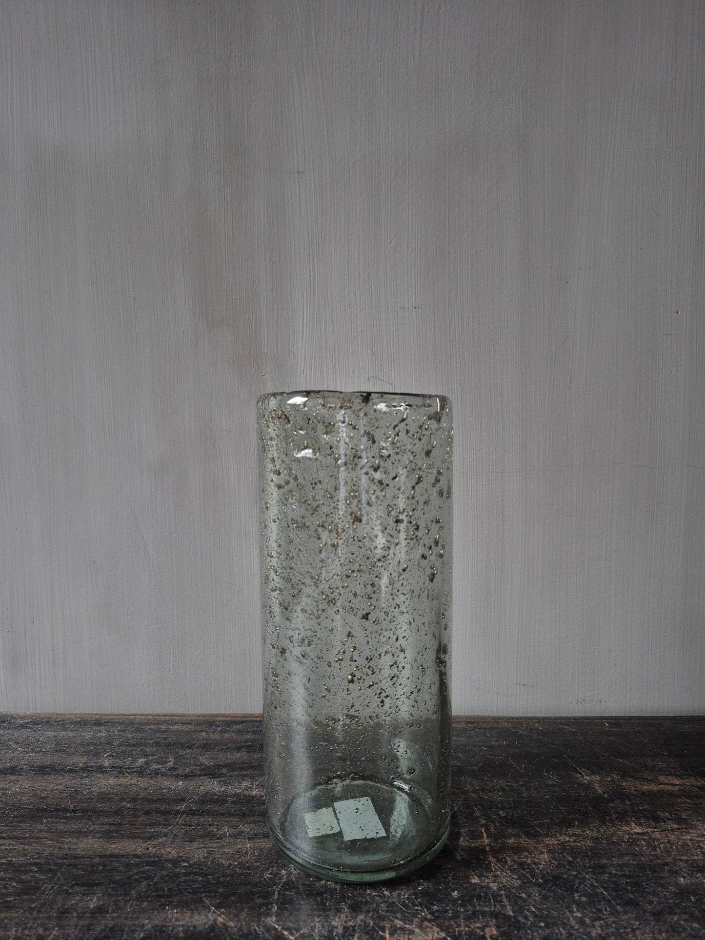 Smal/hoog Transparant windlicht met metalen schilfers 9/22cm