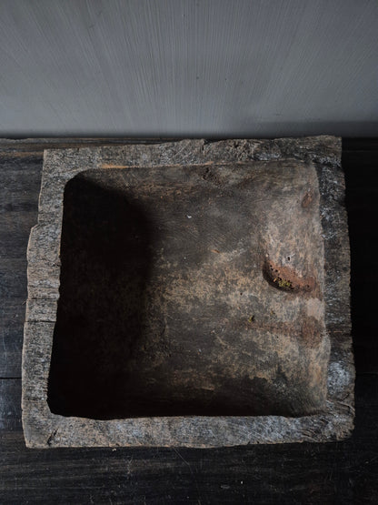 Vergrijsde vierkante bak Coan op pootjes | Luksa