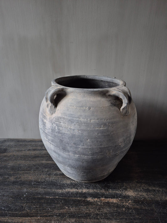 Grijze terracotta kruik met 4 oren (A8)