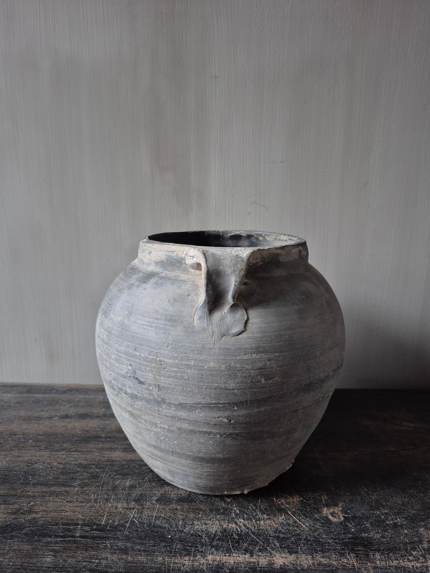 Grey terracotta jug with 2 handles (A11)