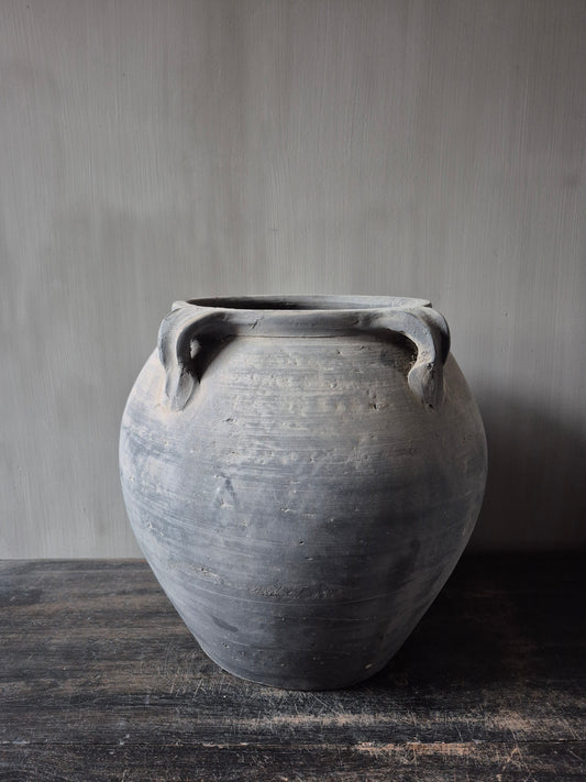 Grijze terracotta kruik met 4 oren (A12)