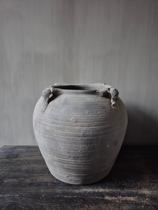 Grijze terracotta kruik met 4 oren (A14)