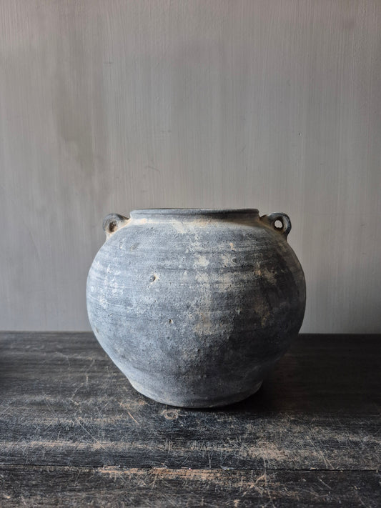 Grijs terracotta kruikje met oren (A18)