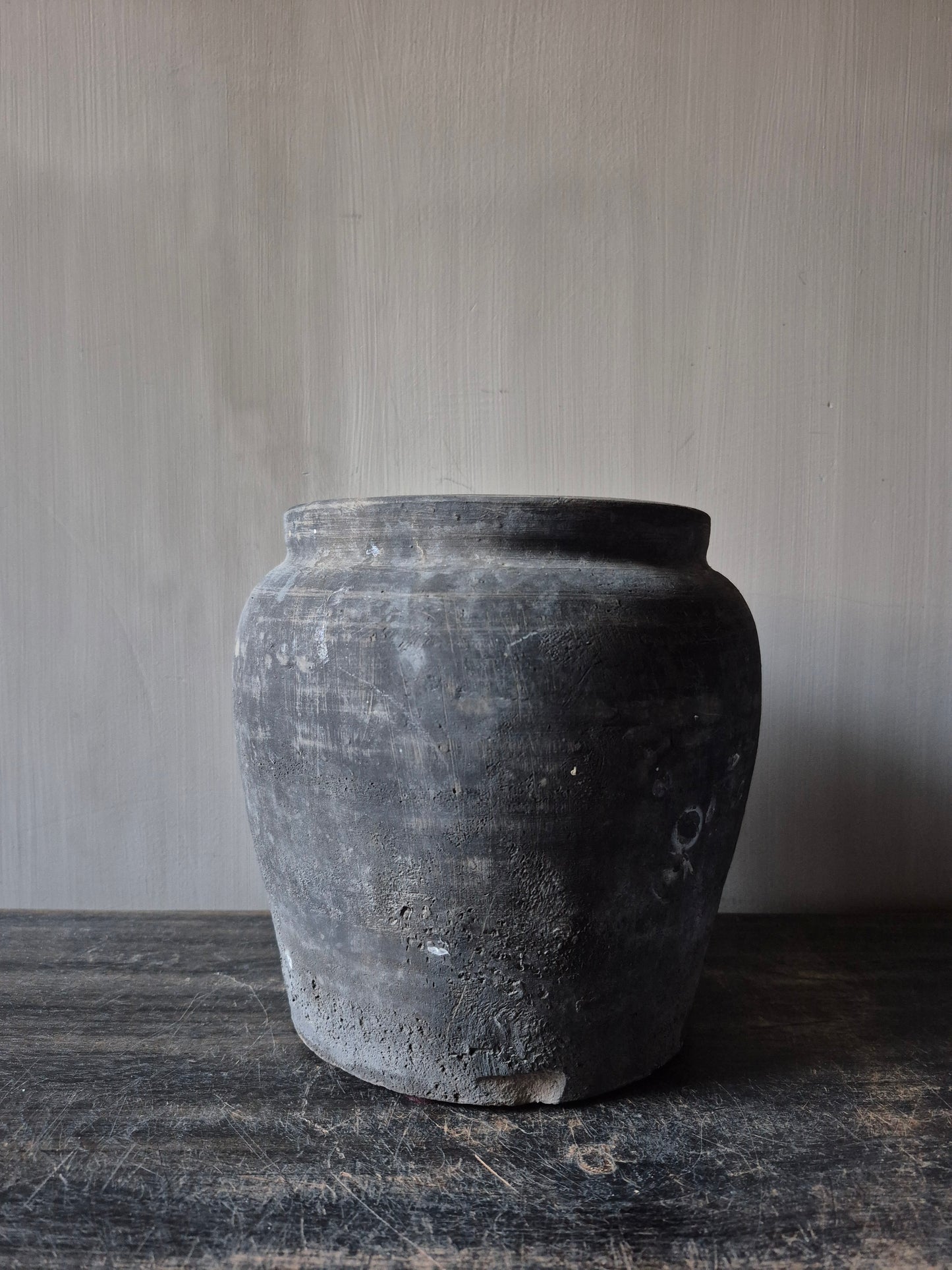 Grijze terracotta kruik (A21)