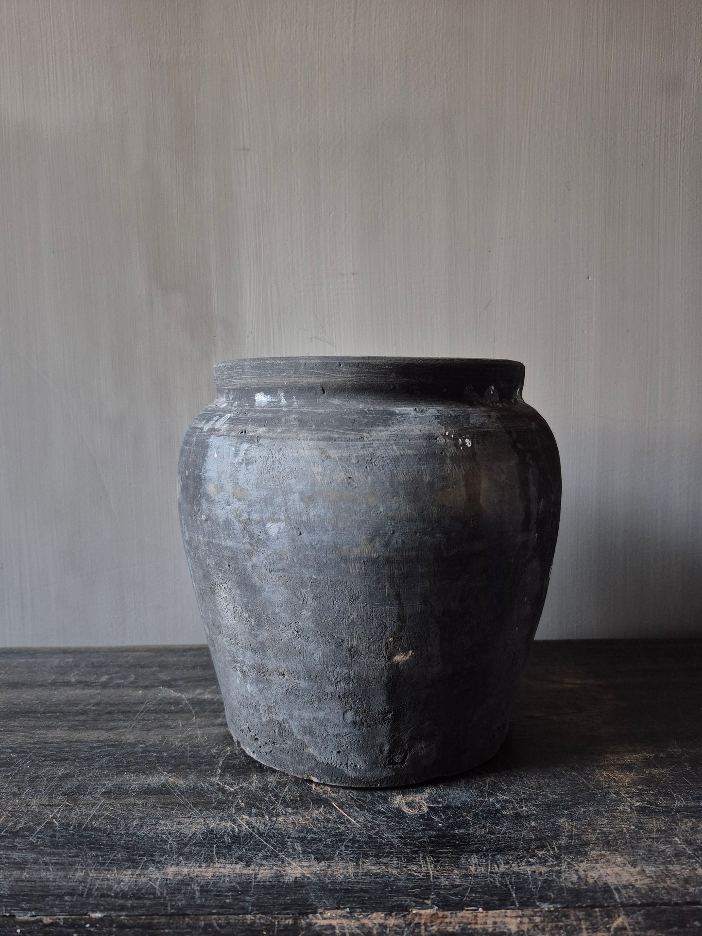 Grijze terracotta kruik (A21)