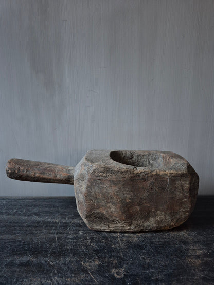 Wooden ukhali met handvat Aura Peeperkorn