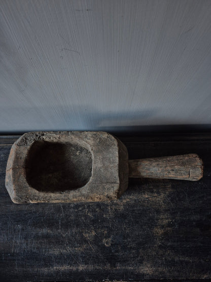 Wooden ukhali met handvat Aura Peeperkorn