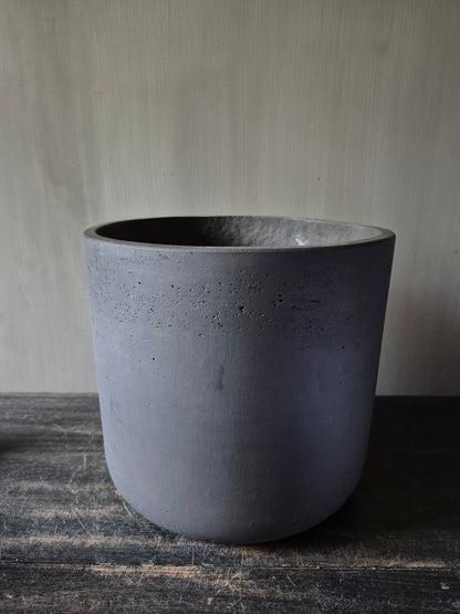 Donkergrijze aardewerk pot