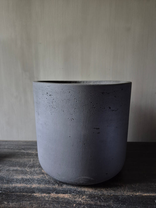 Donkergrijze aardewerk pot