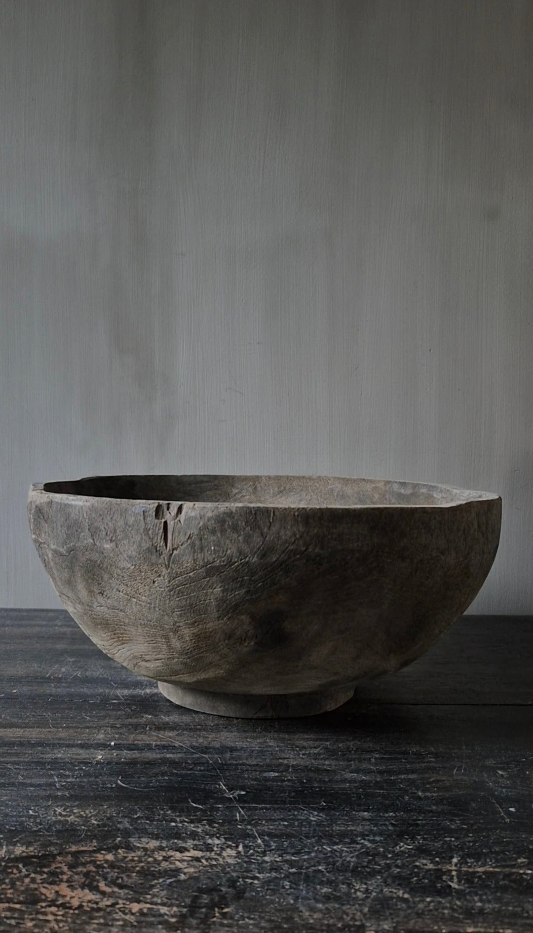 Wooden pedestal bowl - 35 cm
