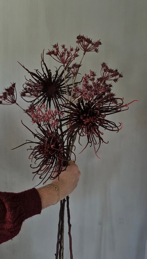 Hillary’s kunsttakken set bordeauxrood met spinchrysant