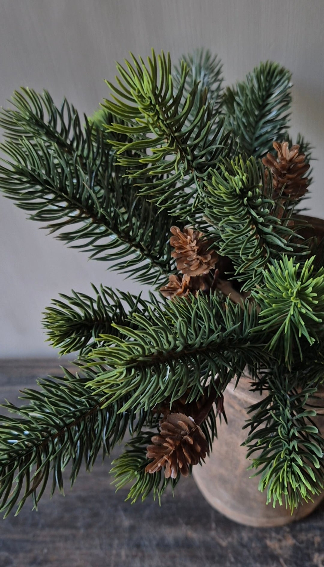 Pinus kunsttak met dennenappels - bundel van 6 - 30 cm