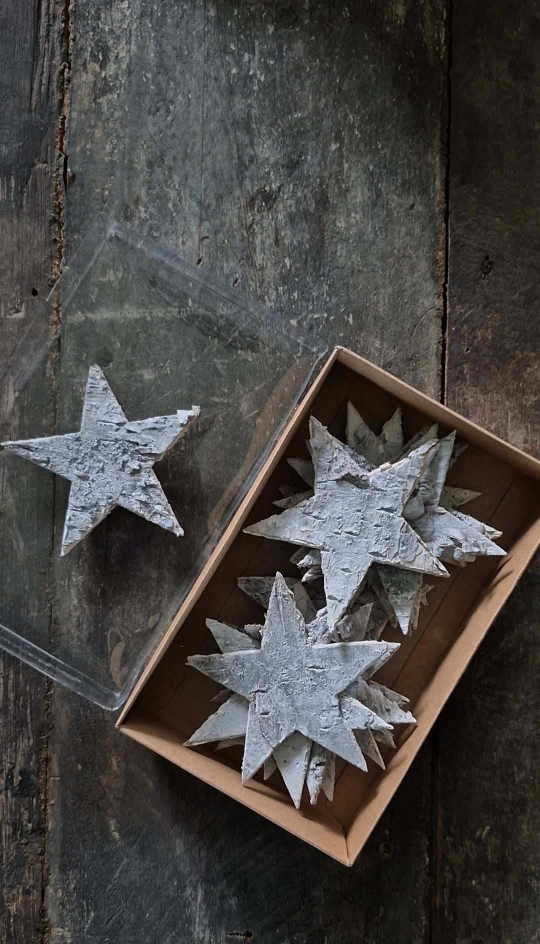 Greyed birch stars 9 cm – approx. 15 pieces