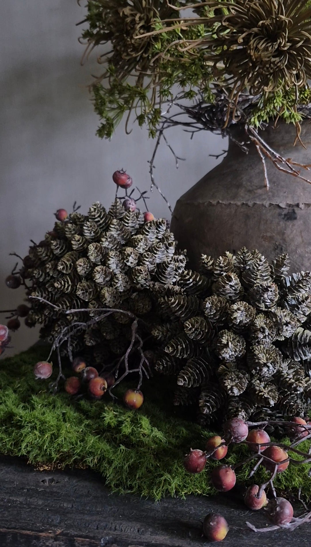 Artificial pinecone ball - 17 cm