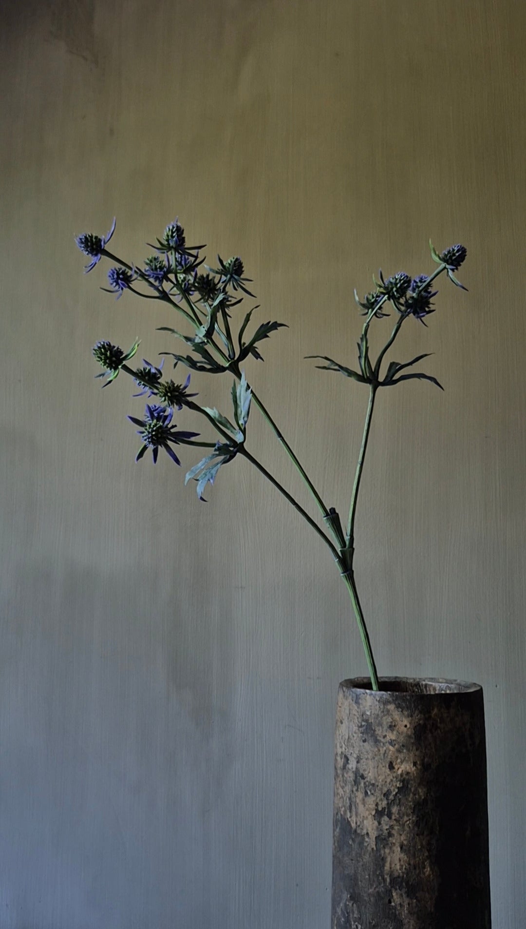 Distel Kunstzweig dunkelblau - 64 cm