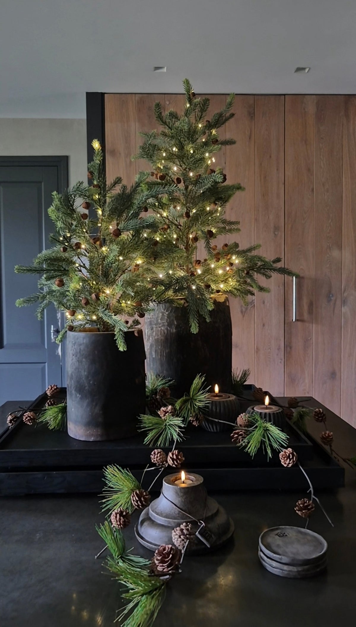 Artificial pine cone garland - 140 cm