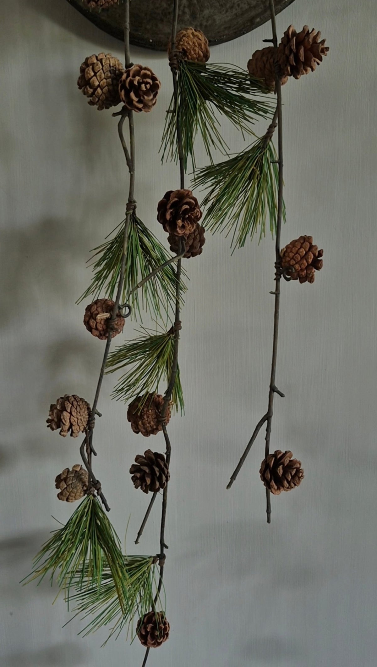 Artificial pine cone garland - 140 cm