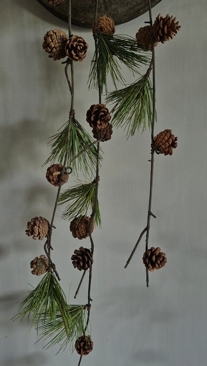 Artificial pine cone garland - 140 cm