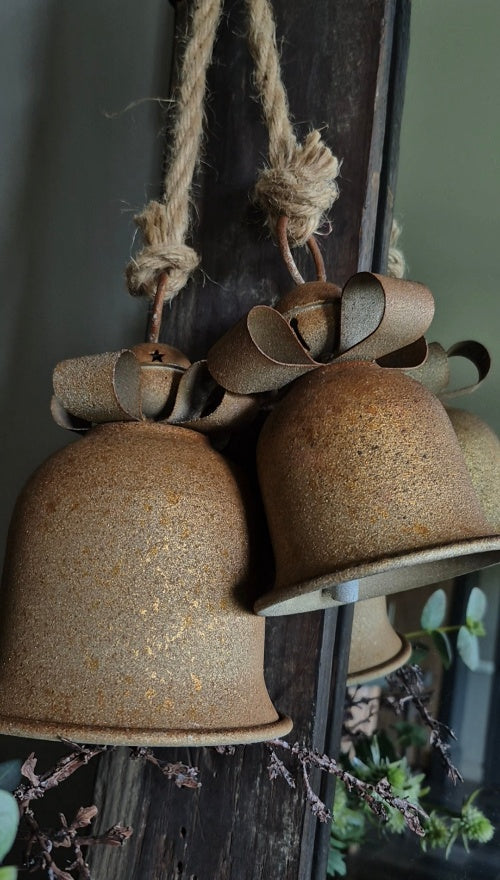 Bellentoef met strik goud roest - 52 cm