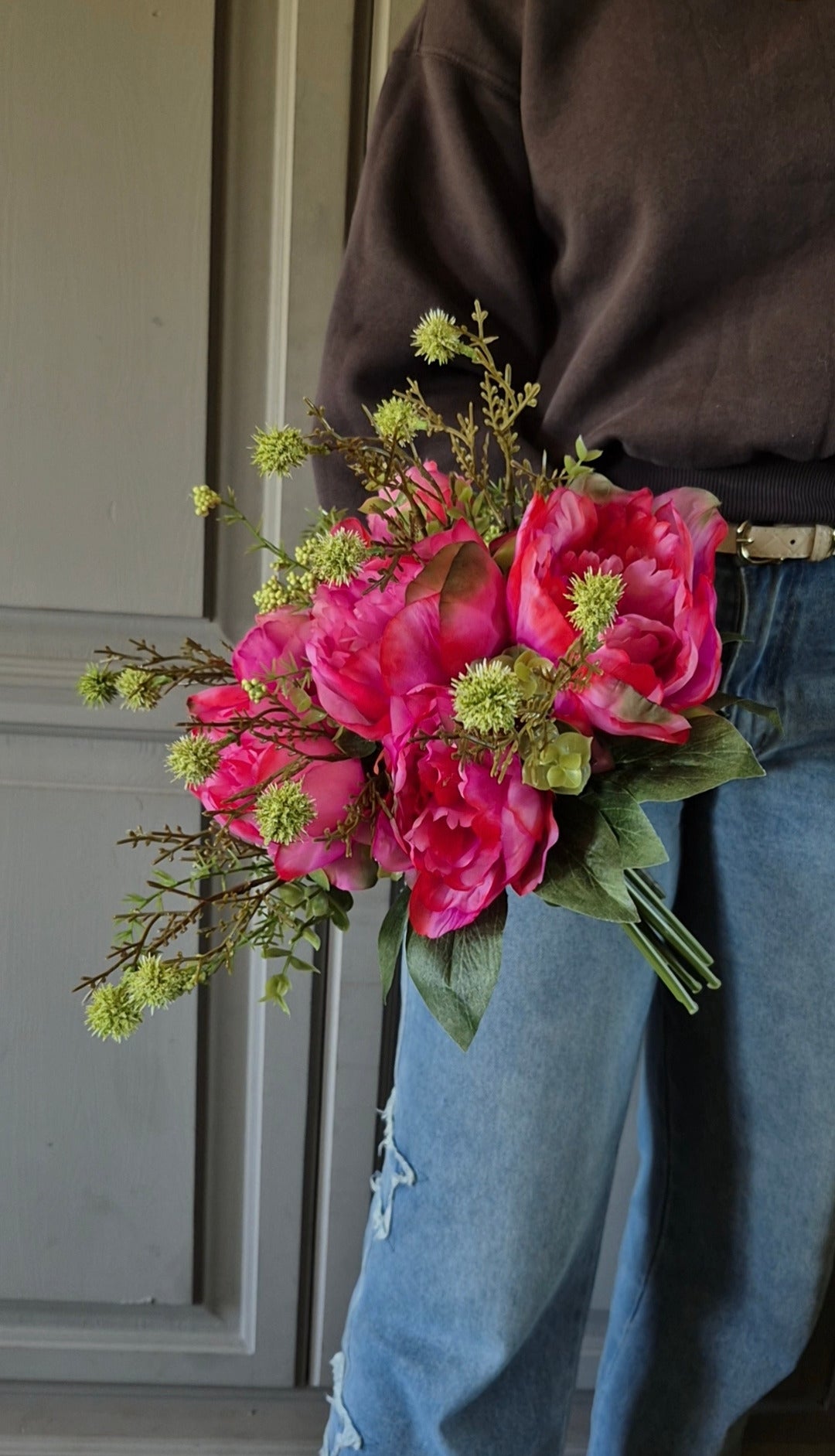 Pioenrozen kunstboeket fuchsia met echinops