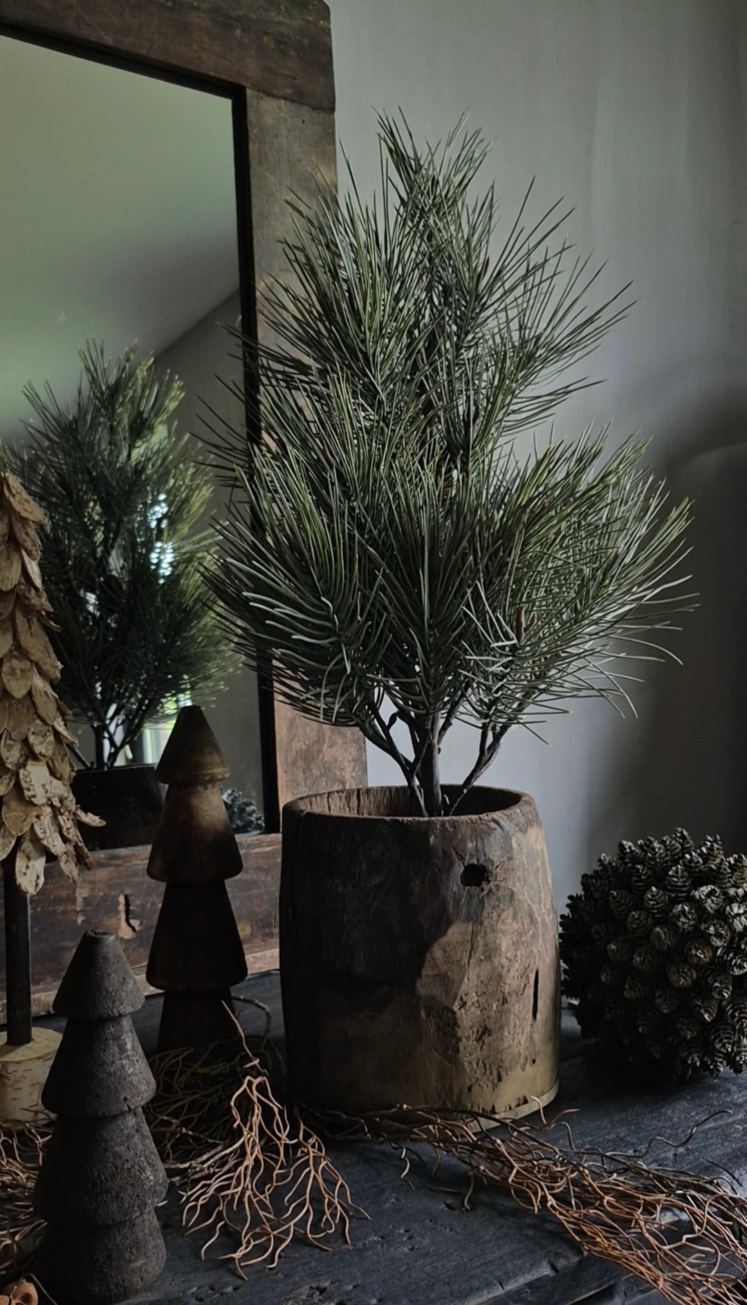 Vergrijsde pinus kunstboom 58 cm