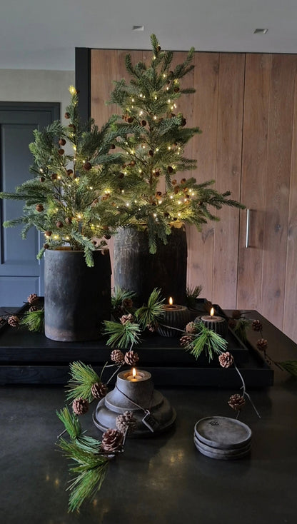 Artificial pine cone garland - 140 cm