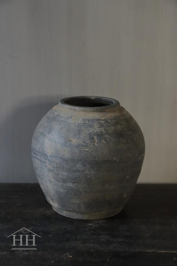 Gray terracotta jug (C6)