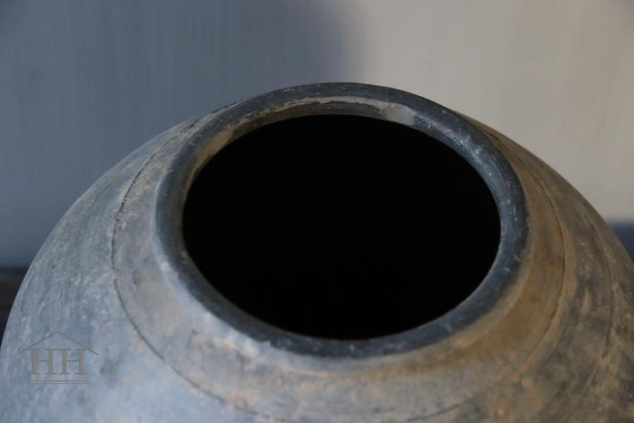 Gray terracotta jug (C6)